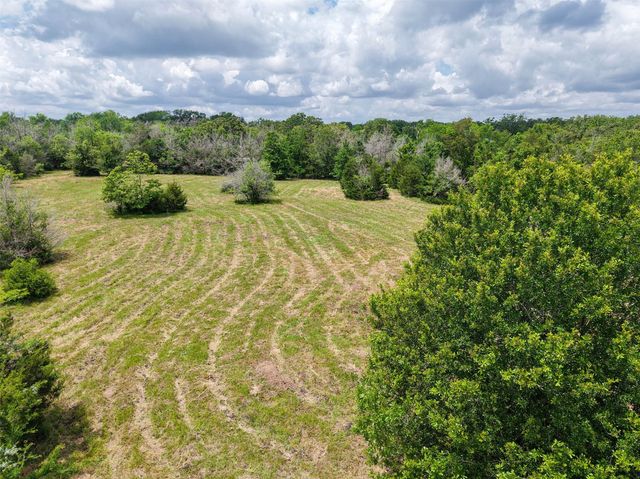 2905 Lee Ln, Bedias, TX 77831