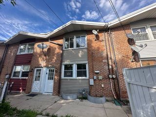 1370 FARGO Avenue E, Des Plaines, IL 60018