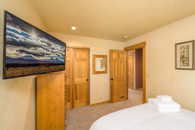 1612 Prairie Falcon Drive, Redmond, OR 97756