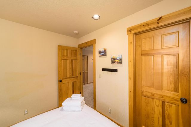 1612 Prairie Falcon Drive, Redmond, OR 97756