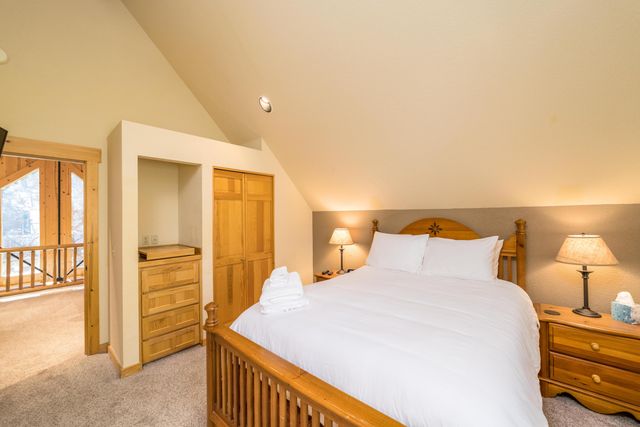 1612 Prairie Falcon Drive, Redmond, OR 97756