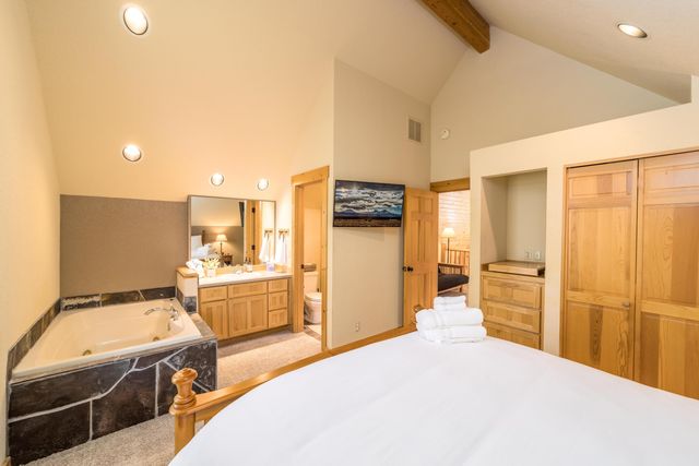 1612 Prairie Falcon Drive, Redmond, OR 97756