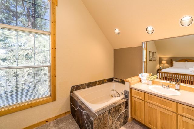 1612 Prairie Falcon Drive, Redmond, OR 97756