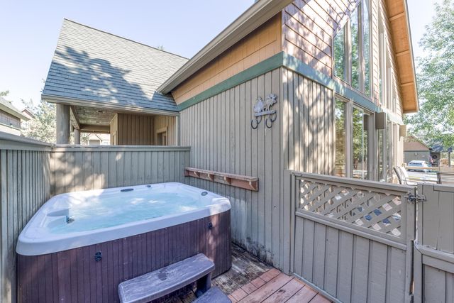 1612 Prairie Falcon Drive, Redmond, OR 97756