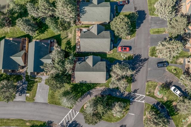 1612 Prairie Falcon Drive, Redmond, OR 97756