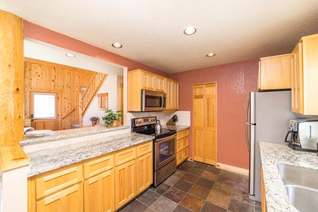 1612 Prairie Falcon Drive, Redmond, OR 97756