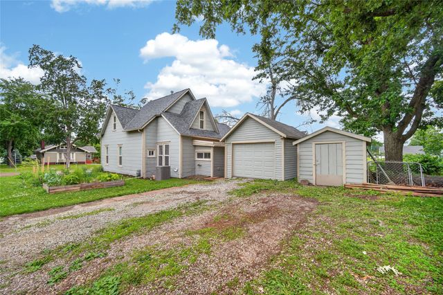 911 N Howard Street, Indianola, IA 50125