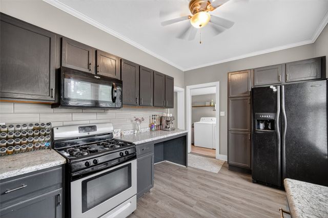 911 N Howard Street, Indianola, IA 50125