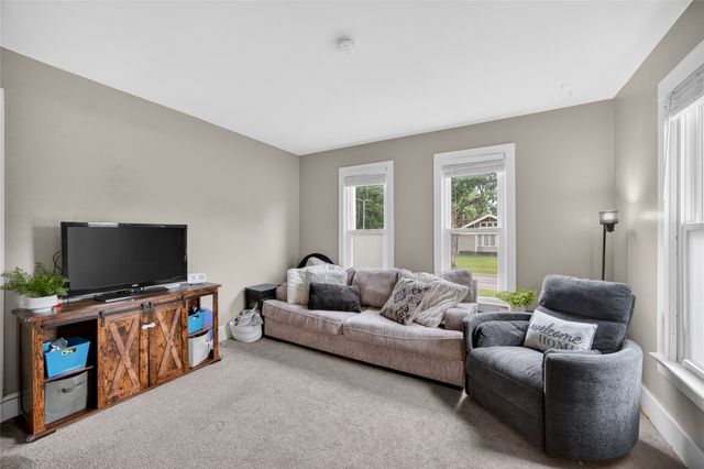 911 N Howard Street, Indianola, IA 50125