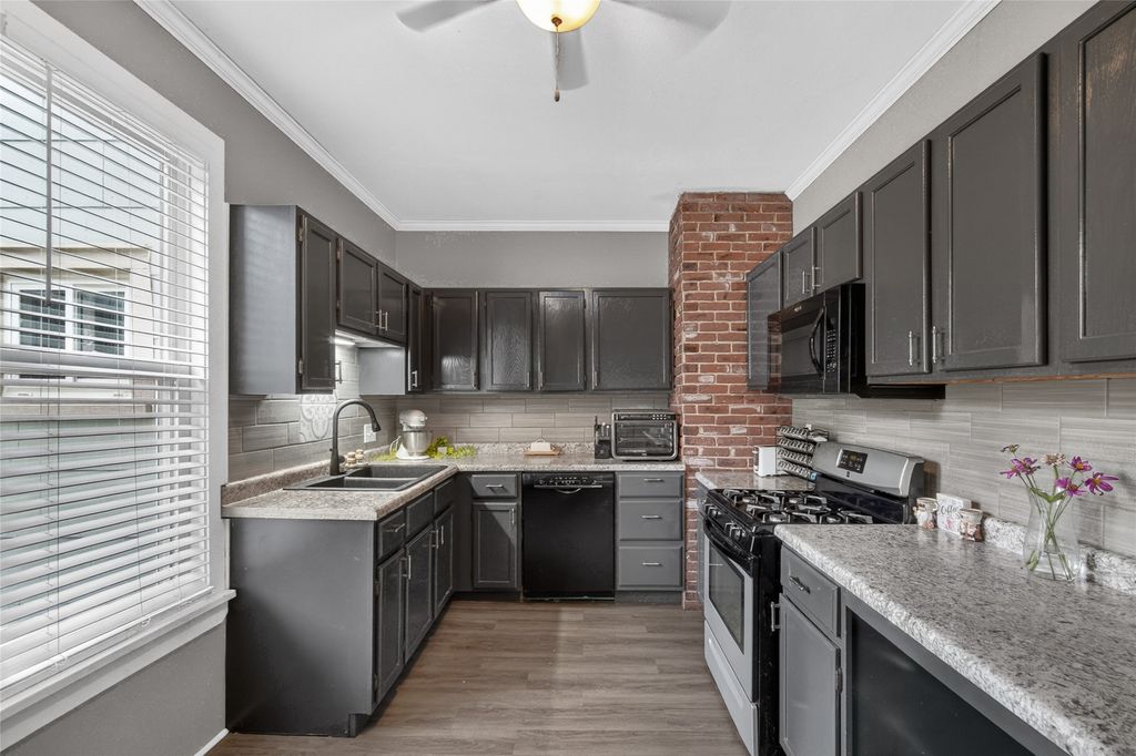 911 N Howard Street, Indianola, IA 50125