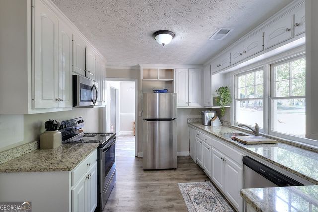 186 S Forest Avenue, Social Circle, GA 30025