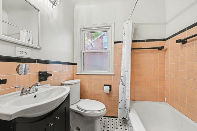 275 Dick Avenue, Pontiac, MI 48341