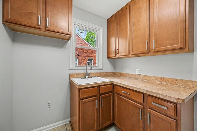 275 Dick Avenue, Pontiac, MI 48341