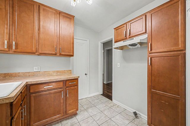 275 Dick Avenue, Pontiac, MI 48341