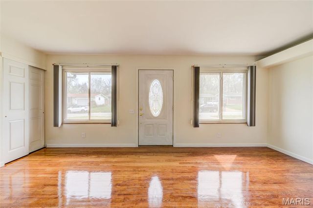 10127 Monarch Drive, Riverview, MO 63136