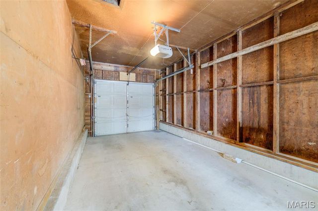 10127 Monarch Drive, Riverview, MO 63136
