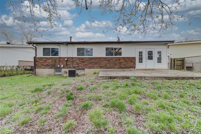 10127 Monarch Drive, Riverview, MO 63136