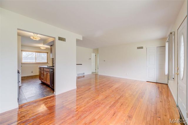 10127 Monarch Drive, Riverview, MO 63136