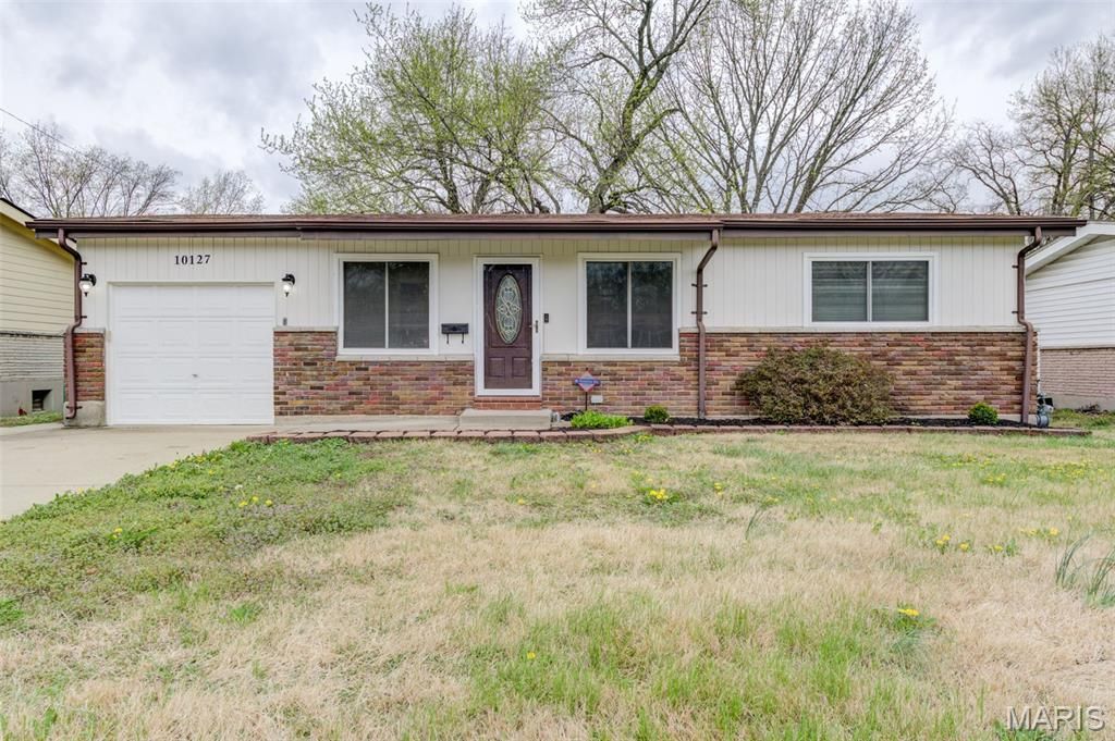 10127 Monarch Drive, Riverview, MO 63136