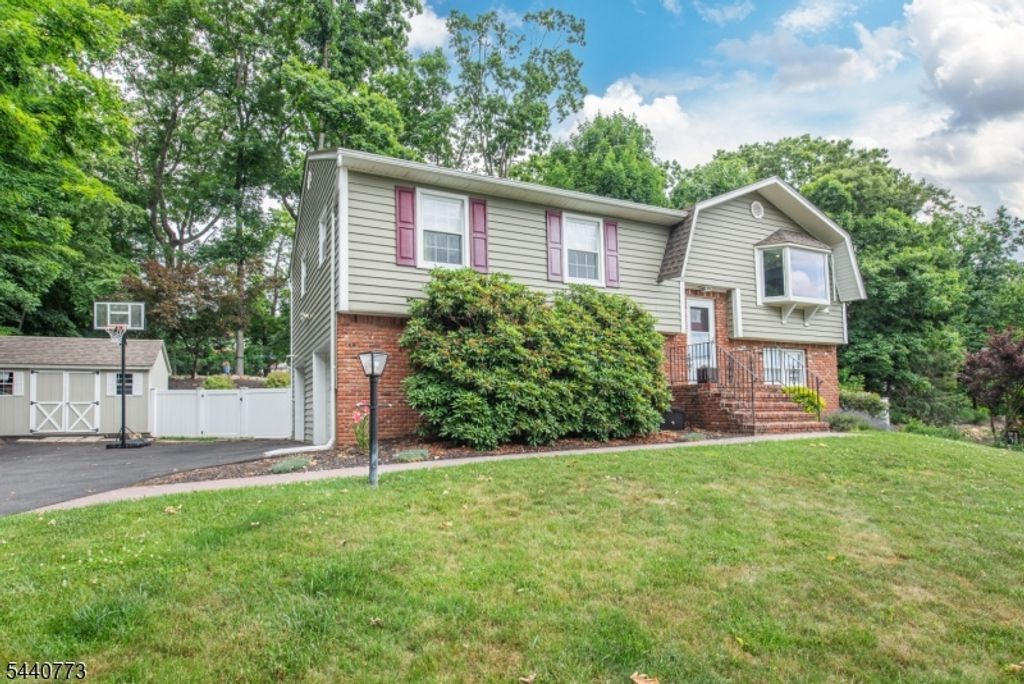 646 Reba Rd, Mount Arlington Boro, NJ 07850