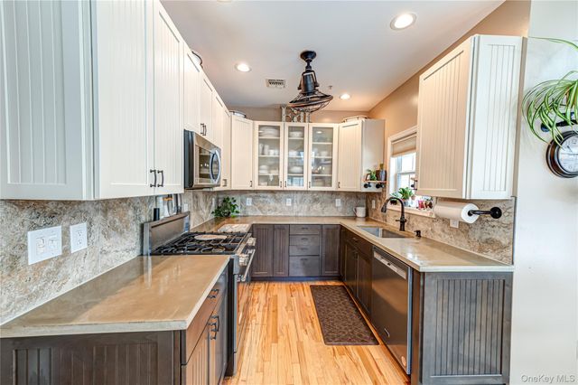 78 Cranberry Circle, Medford, NY 11763