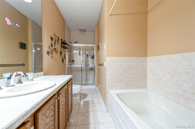 78 Cranberry Circle, Medford, NY 11763