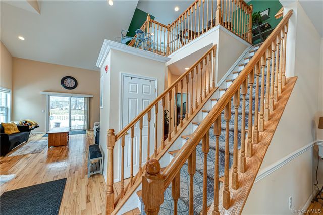 78 Cranberry Circle, Medford, NY 11763