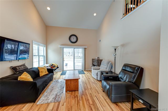 78 Cranberry Circle, Medford, NY 11763