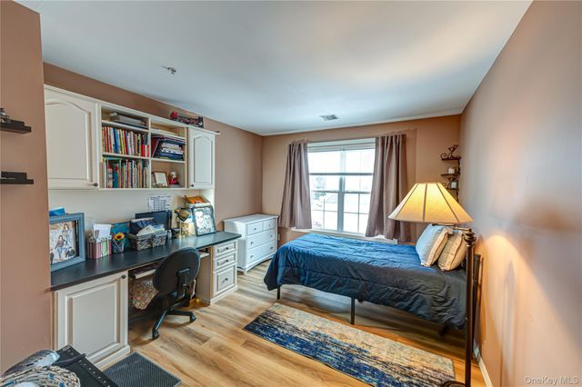 78 Cranberry Circle, Medford, NY 11763