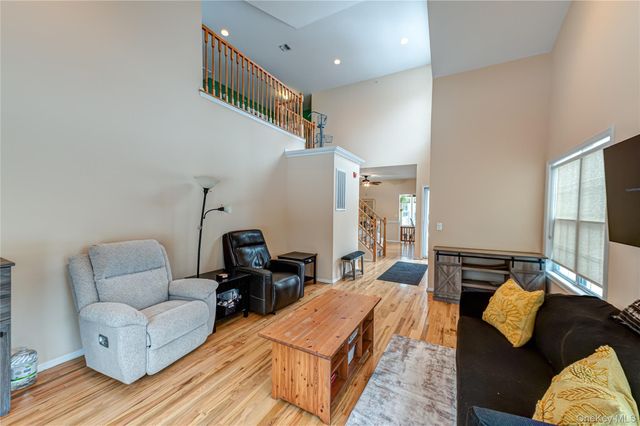 78 Cranberry Circle, Medford, NY 11763