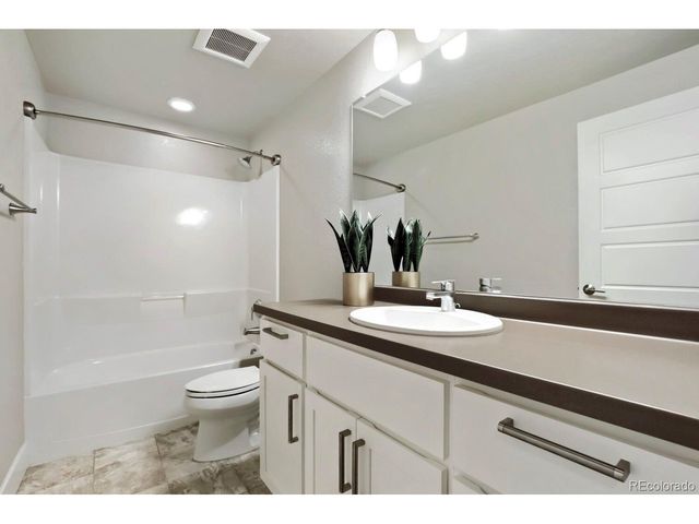 5434 N Verbena St, Denver, CO 80238