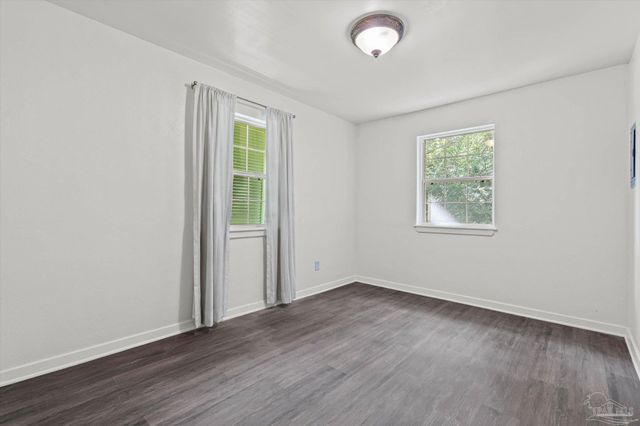 5120 W Fairfield Dr, Pensacola, FL 32506