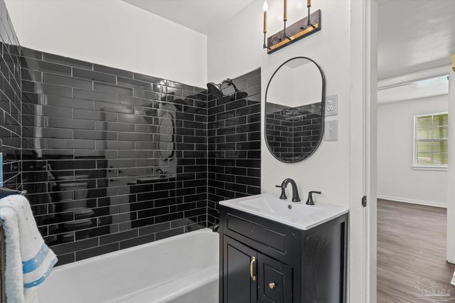 5120 W Fairfield Dr, Pensacola, FL 32506