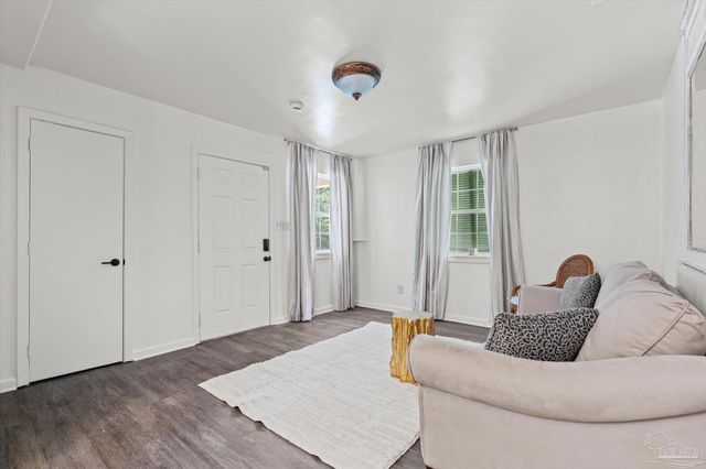 5120 W Fairfield Dr, Pensacola, FL 32506