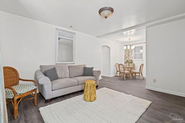 5120 W Fairfield Dr, Pensacola, FL 32506