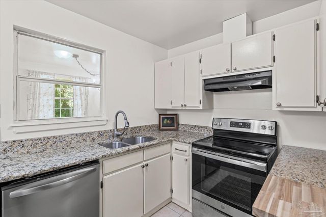 5120 W Fairfield Dr, Pensacola, FL 32506