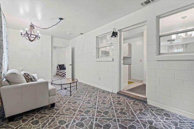 5120 W Fairfield Dr, Pensacola, FL 32506