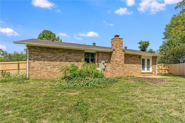 303 Indian Trail, Springdale, AR 72764