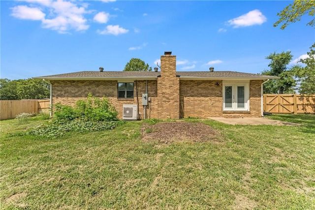 303 Indian Trail, Springdale, AR 72764