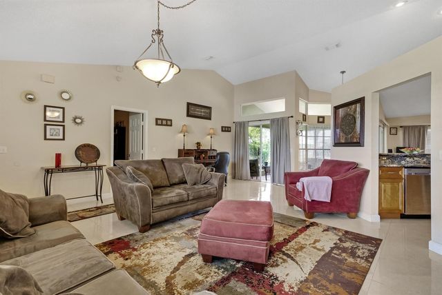 574 SW Fairview Avenue, Port Saint Lucie, FL 34983