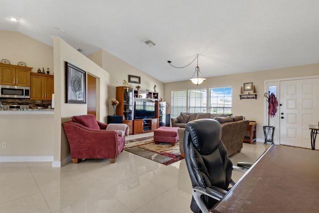 574 SW Fairview Avenue, Port Saint Lucie, FL 34983