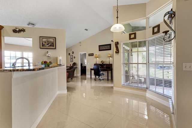 574 SW Fairview Avenue, Port Saint Lucie, FL 34983