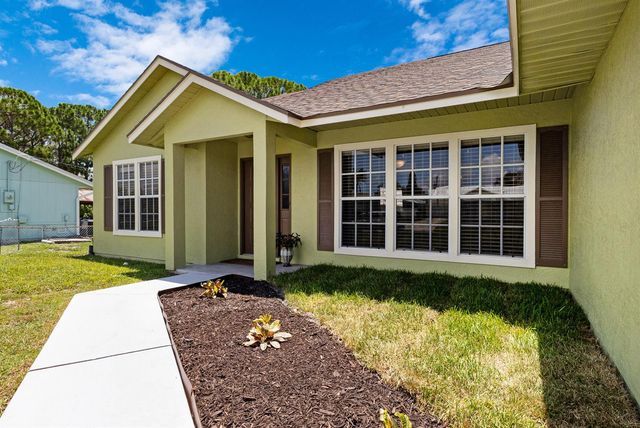574 SW Fairview Avenue, Port Saint Lucie, FL 34983