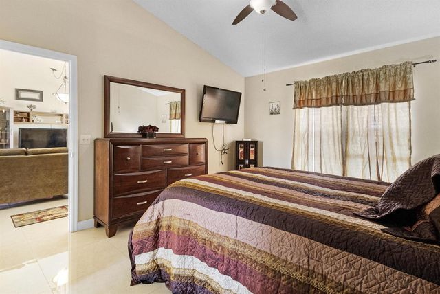 574 SW Fairview Avenue, Port Saint Lucie, FL 34983