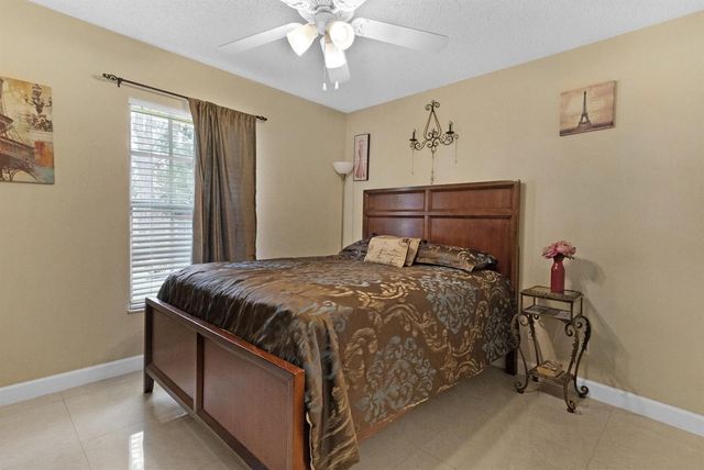 574 SW Fairview Avenue, Port Saint Lucie, FL 34983