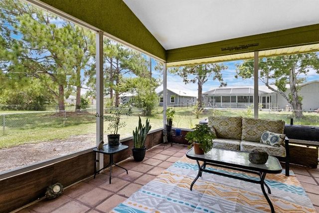 574 SW Fairview Avenue, Port Saint Lucie, FL 34983