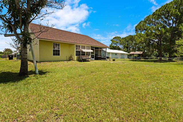 574 SW Fairview Avenue, Port Saint Lucie, FL 34983