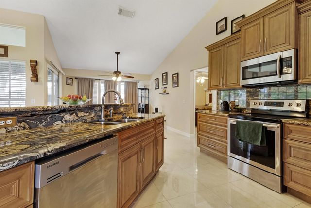 574 SW Fairview Avenue, Port Saint Lucie, FL 34983