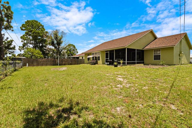 574 SW Fairview Avenue, Port Saint Lucie, FL 34983