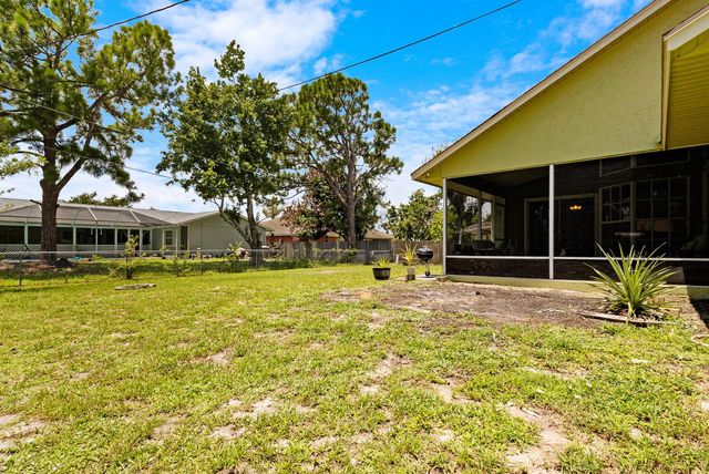 574 SW Fairview Avenue, Port Saint Lucie, FL 34983
